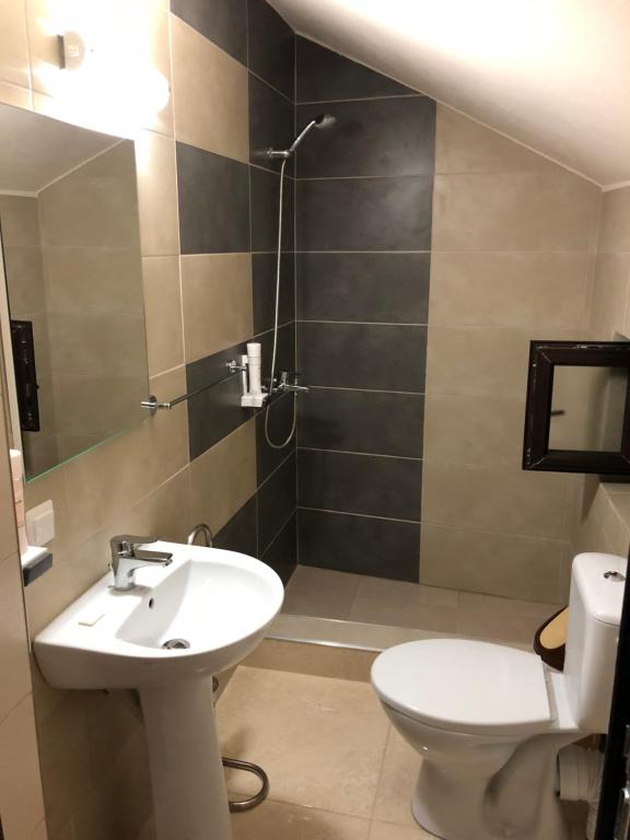 Ένα μπάνιο στο Cabana Suvenirurilor