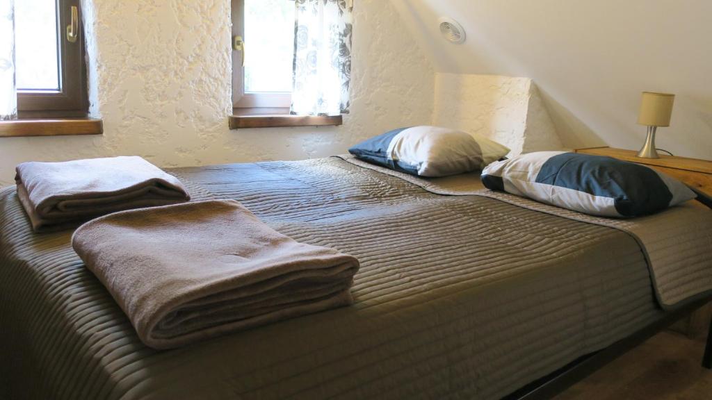 Postel nebo postele na pokoji v ubytování Osada pod Czerwonym Dębem - Czarny Młyn