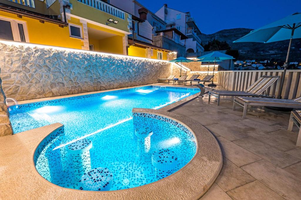 Swimming pool sa o malapit sa Apartments Sunset