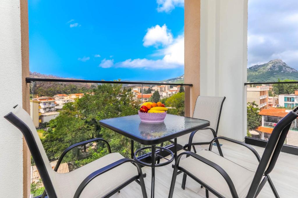 Nespecifikovaný výhled na hory nebo výhled na hory při pohledu z aparthotelu