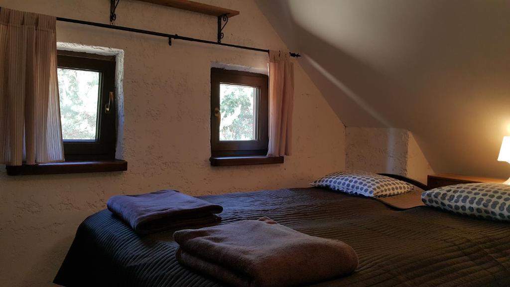 Postel nebo postele na pokoji v ubytování Osada pod Czerwonym Dębem - Czarny Młyn