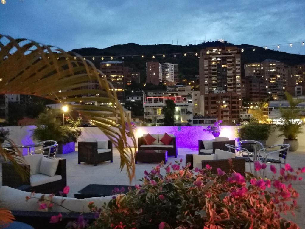 Nespecifikovaný výhled na hory nebo výhled na hory při pohledu z hotelu