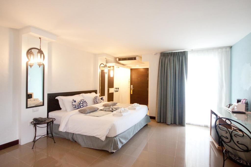 Postel nebo postele na pokoji v ubytování Nimman Mai Design Hotel Chiang Mai