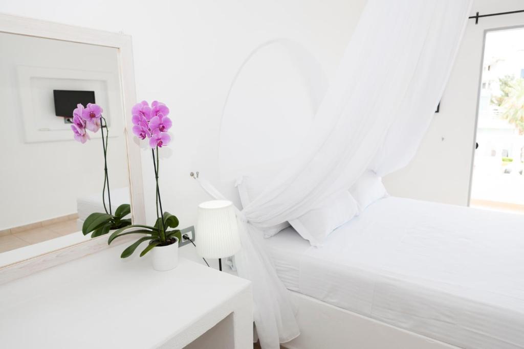 Postel nebo postele na pokoji v ubytování Harmony Hotel