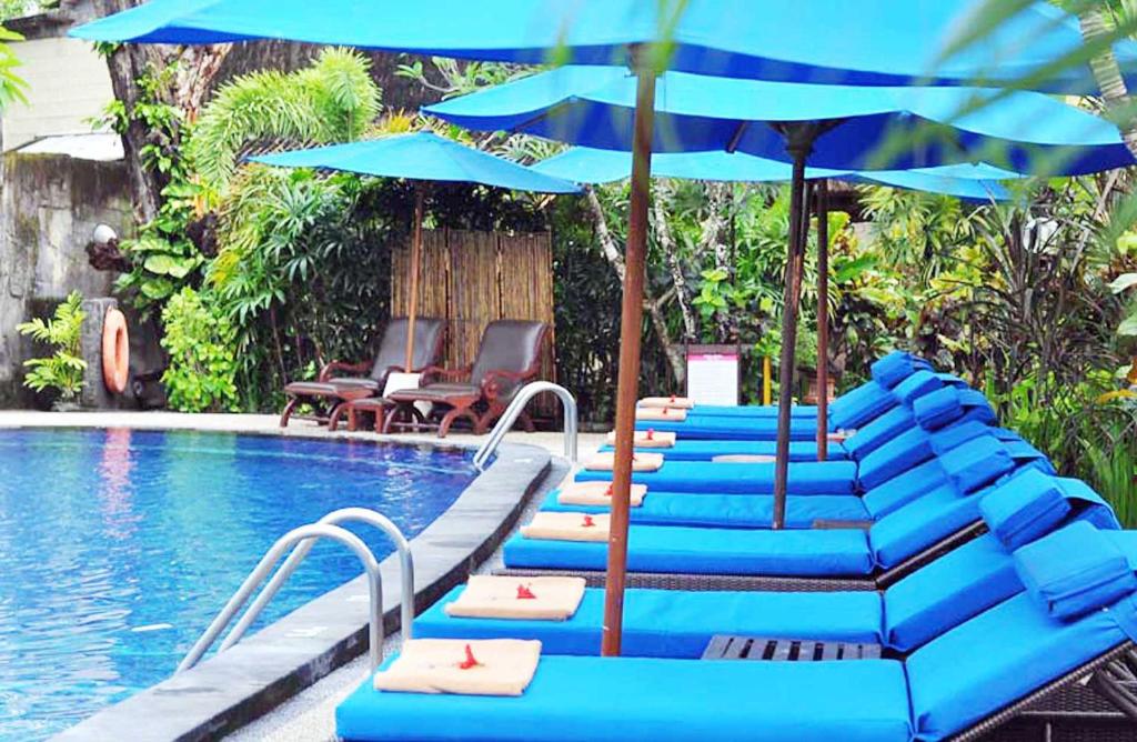 Bazén v ubytování Puri Dewa Bharata Hotel & Villas nebo v jeho okolí
