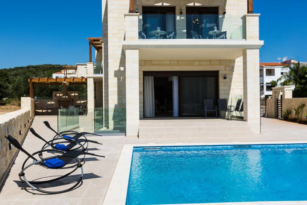 Bazén v ubytování Eudora Luxury Stone Villa nebo v jeho okolí