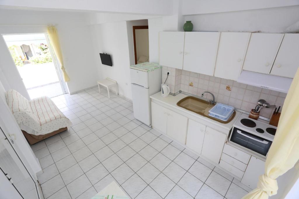 Kuchyň nebo kuchyňský kout v ubytování Iris Seafront Apartments