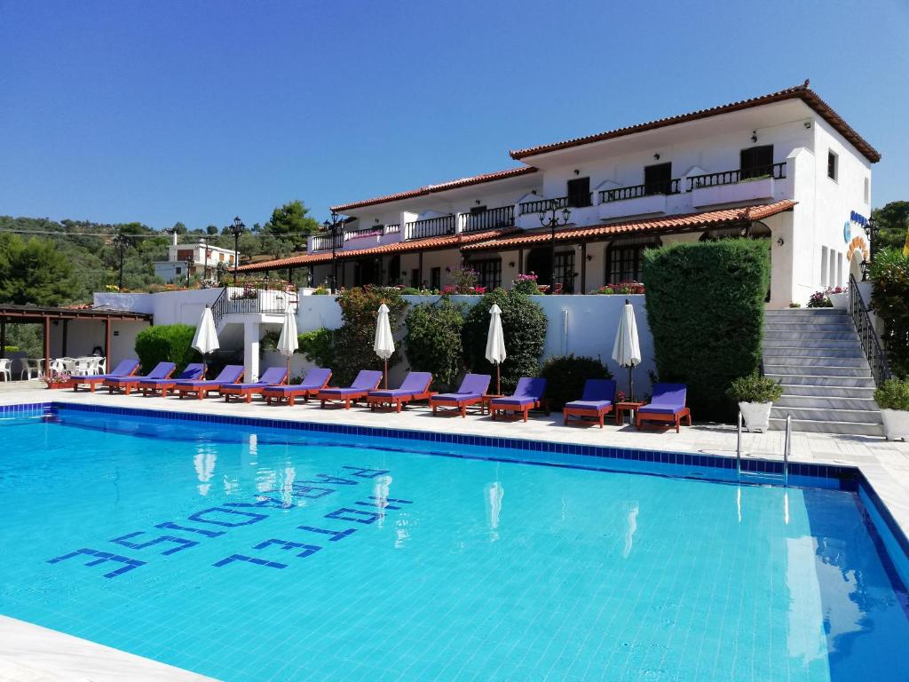 Bazén v ubytování Hotel Paradise nebo v jeho okolí