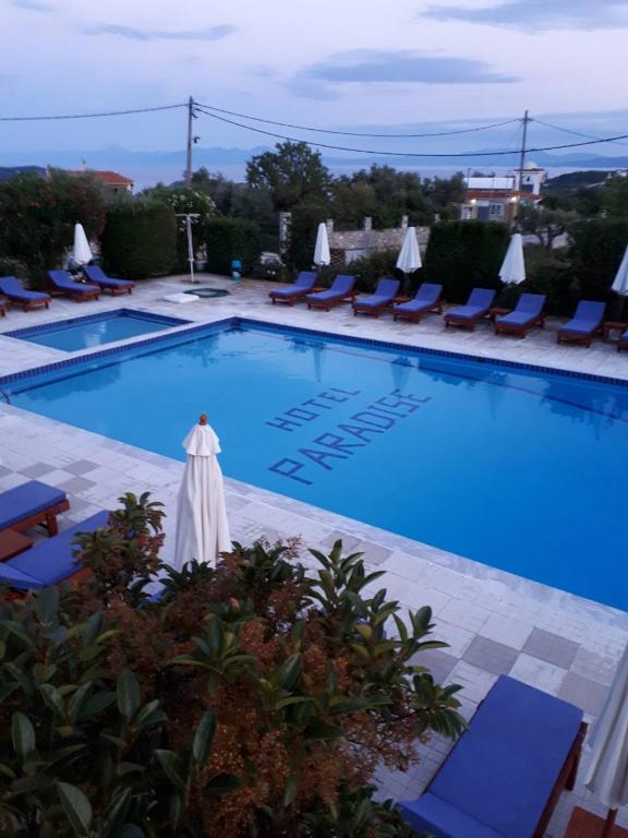 Bazén v ubytování Hotel Paradise nebo v jeho okolí