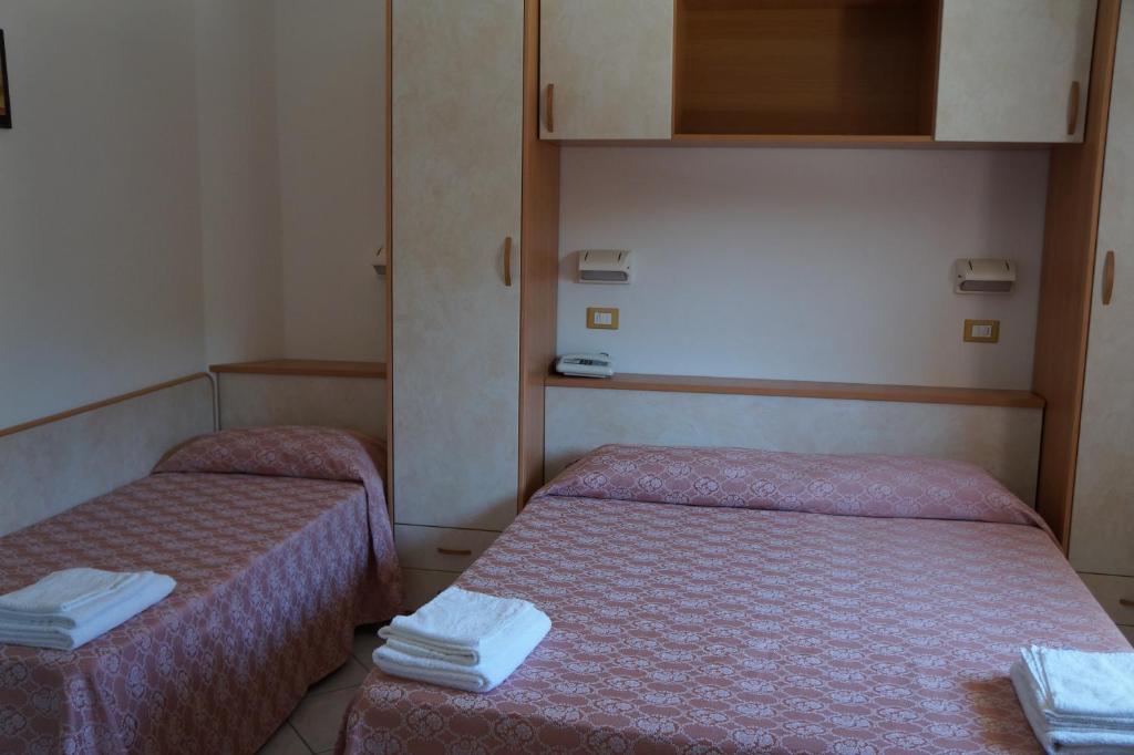 Hotel Calipso - Triple Room With Private External Bathroom- Attic