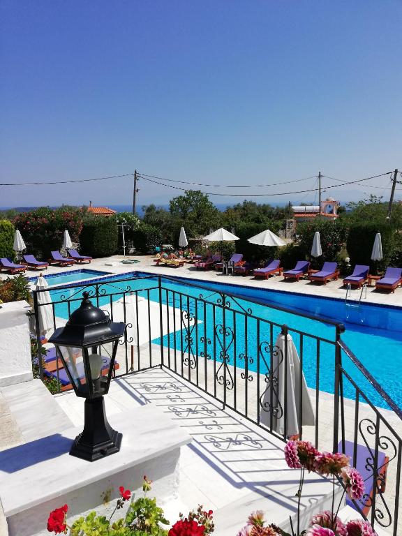 Bazén v ubytování Hotel Paradise nebo v jeho okolí