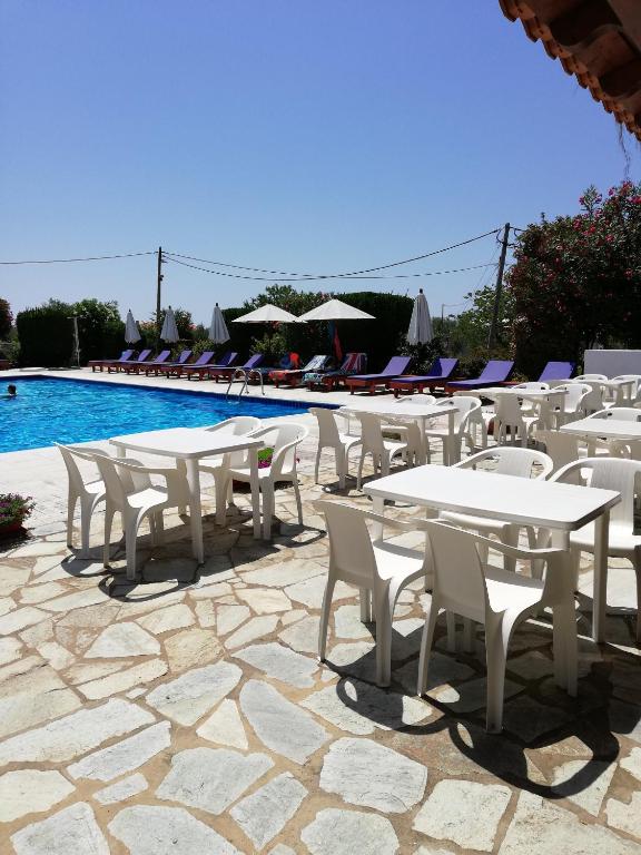 Bazén v ubytování Hotel Paradise nebo v jeho okolí