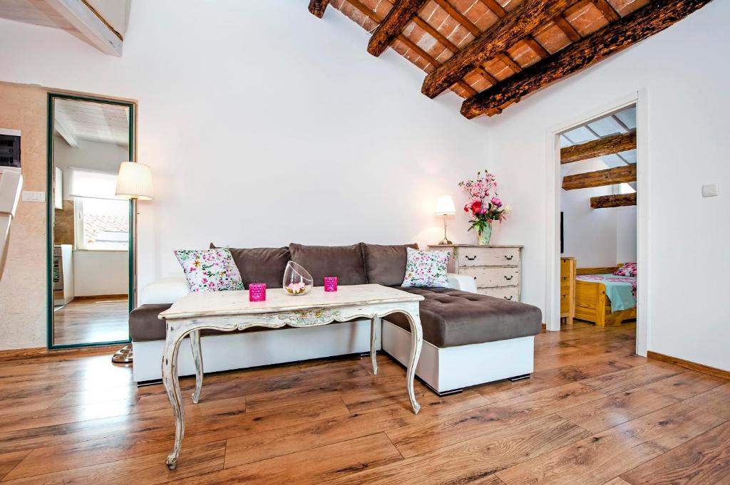 a living room with a couch and a table at Apartment Casa Alek in Rovinj