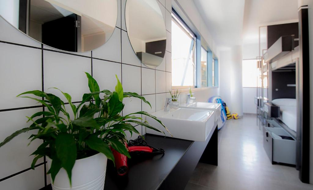 TV a/nebo společenská místnost v ubytování Bea Beach Hostel