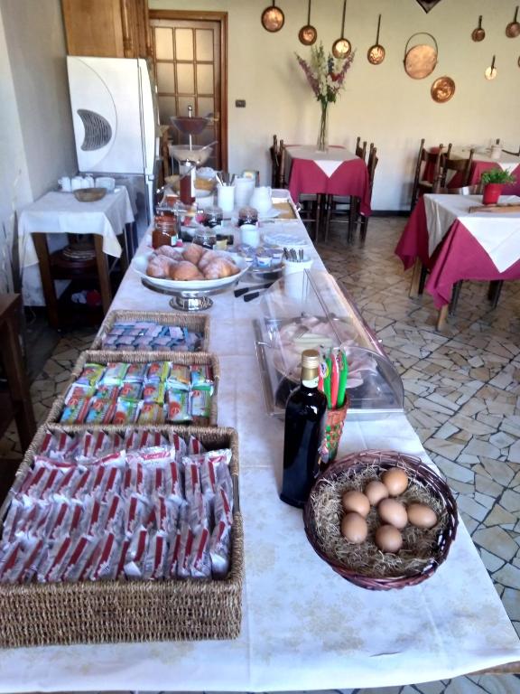 a long table with many different types of food at Hotel Banchetta in Sestriere