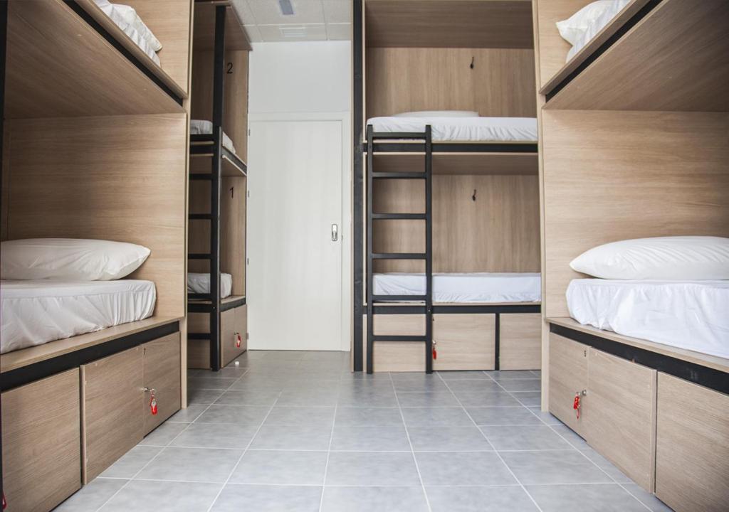 Posteľ alebo postele v izbe v ubytovaní Ohana Tarifa Hostel