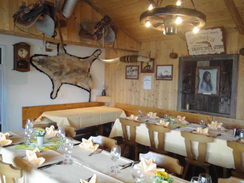 Restoran atau tempat lain untuk makan di Rest. Beaver Creek Ranch
