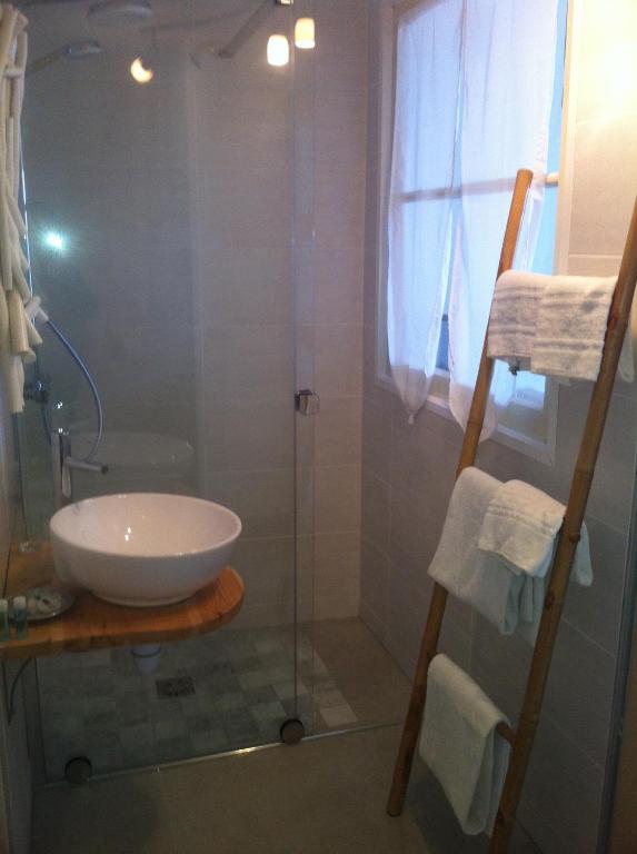 Koupelna v ubytování Les Transats Chambre et appartements Face à la mer