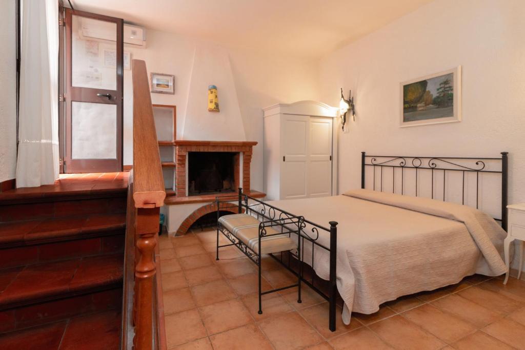 A bed or beds in a room at Casale Gli Ulivi