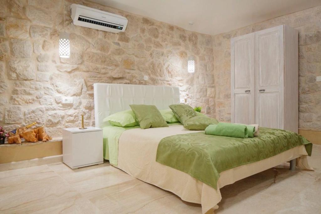 Posteľ alebo postele v izbe v ubytovaní Luxury View Marjan
