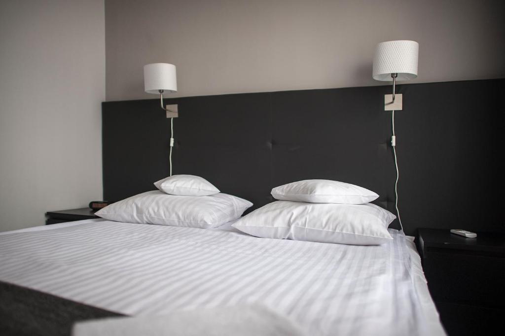 Postel nebo postele na pokoji v ubytování Hotel Edison Poznań Lotnisko Ławica