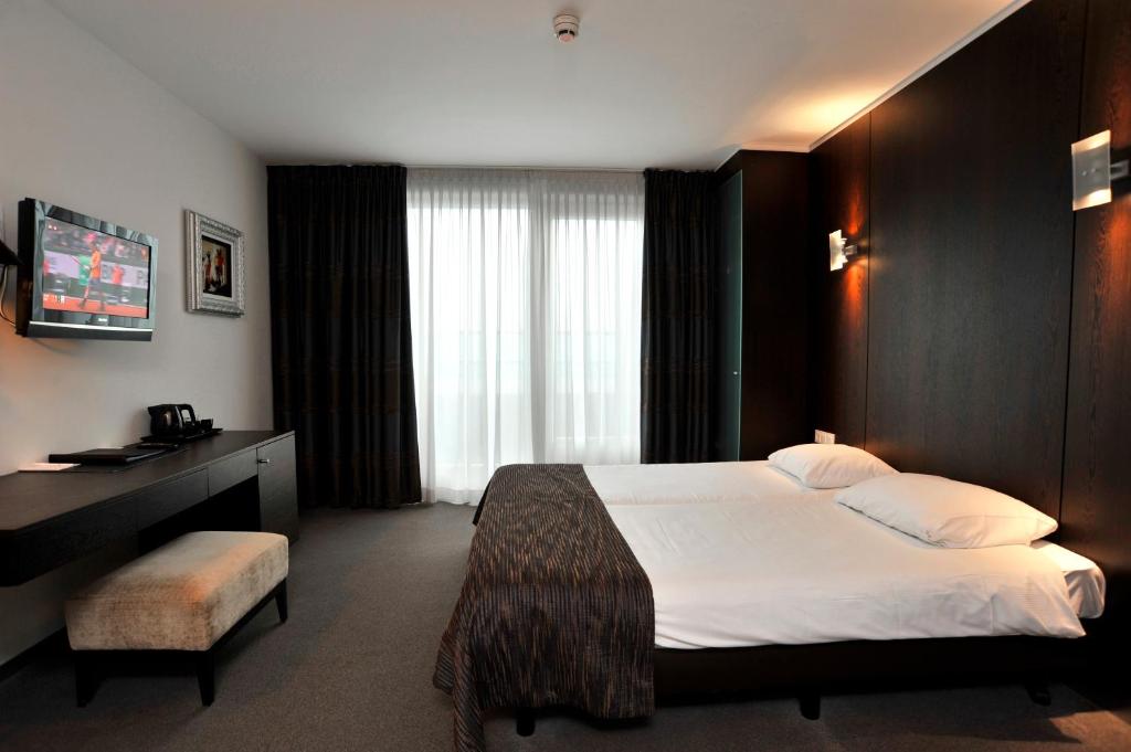 Golden Tulip West Ende - Junior Suite - 2 Single Beds 1 Sofa Bed