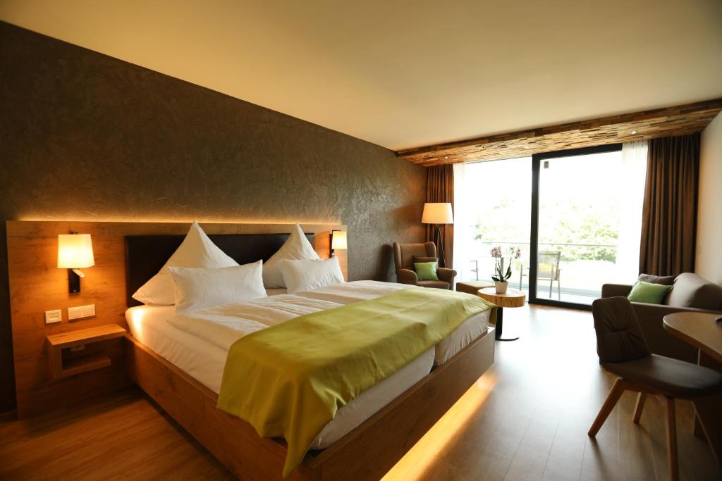 Postel nebo postele na pokoji v ubytování PETERS Hotel & Spa