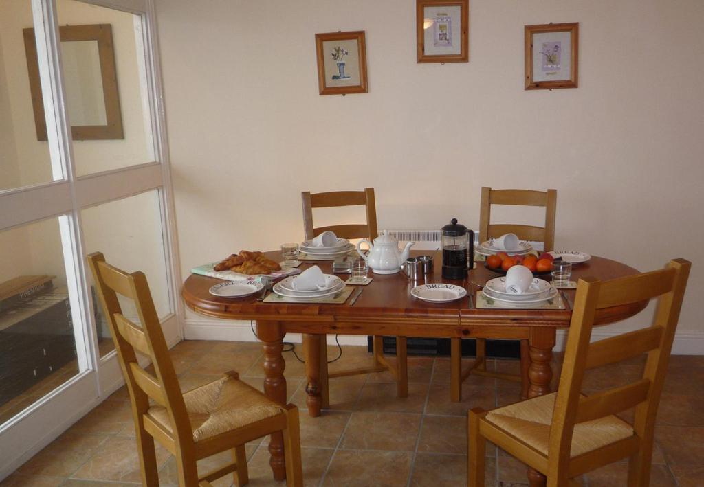 Kilkee Holiday Homes (GF - Sleeps 5)