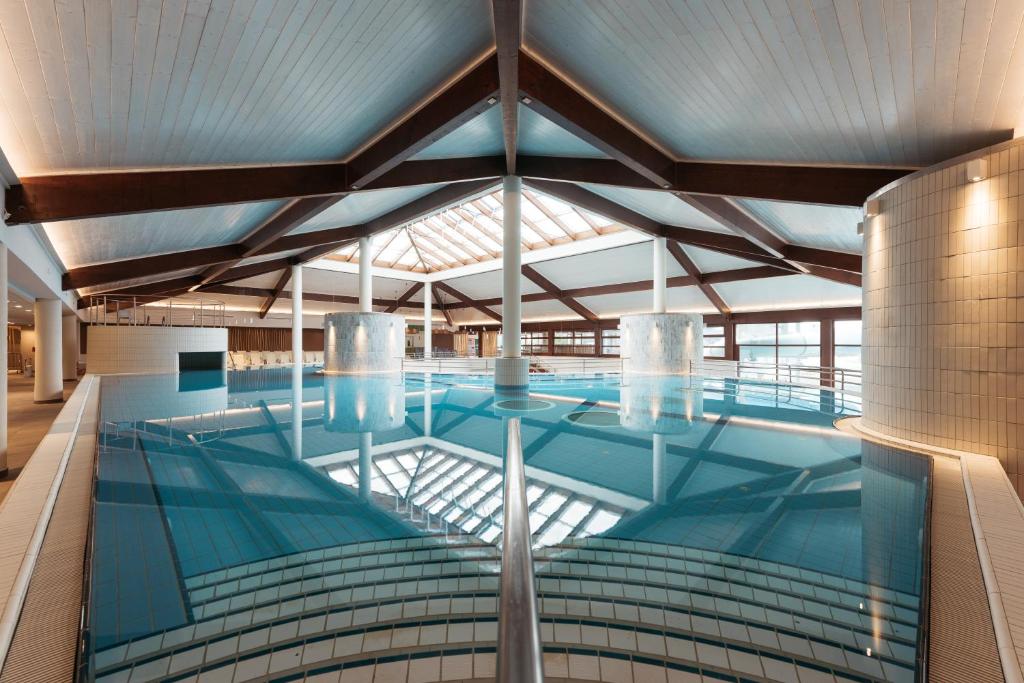 Der Swimmingpool an oder in der Nähe von Hotel Ajda Depandance Prekmurska Vas - Terme 3000 - Sava Hotels & Resorts