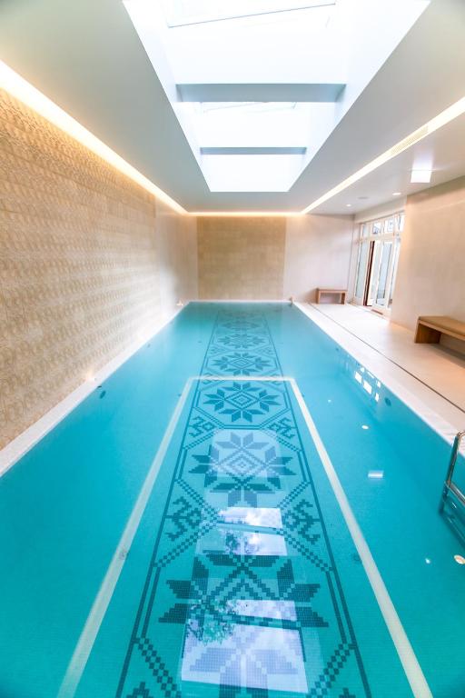 Bazén v ubytování Hotel Pacsirta nebo v jeho okolí