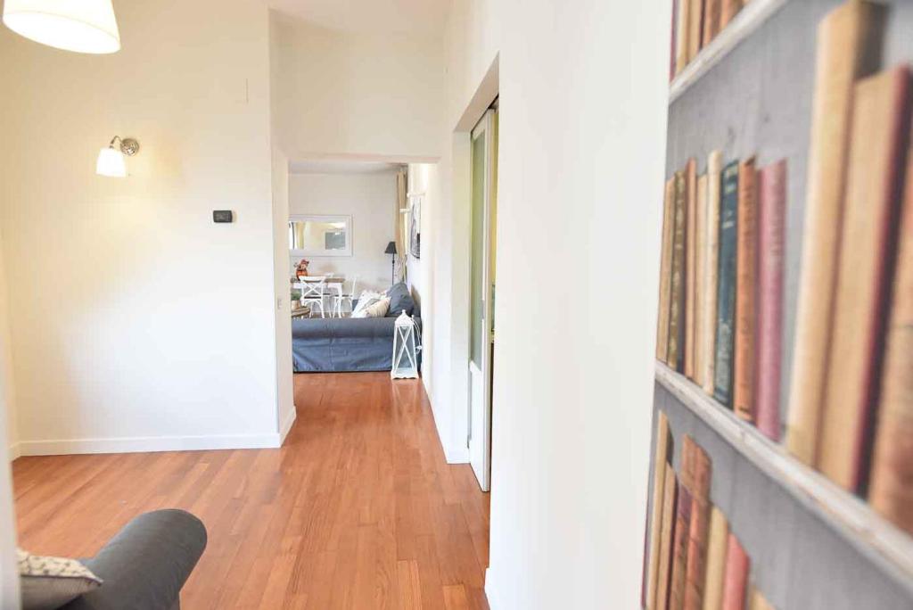 Łóżko lub łóżka w pokoju w obiekcie Romantic Flat near Metro Flaminio