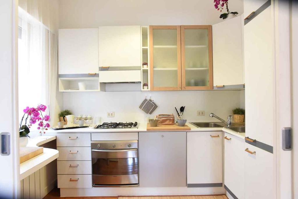 Kuchnia lub aneks kuchenny w obiekcie Romantic Flat near Metro Flaminio
