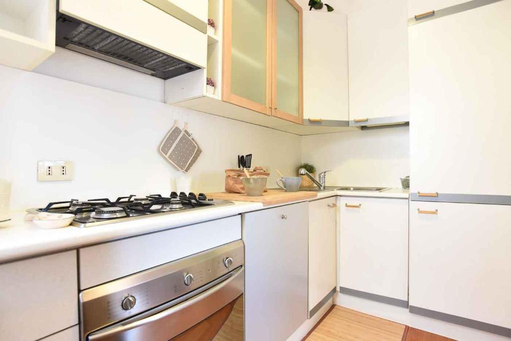 Kuchnia lub aneks kuchenny w obiekcie Romantic Flat near Metro Flaminio