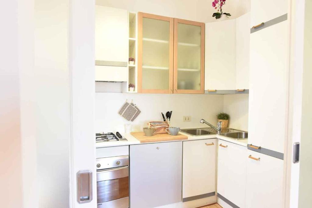 Kuchnia lub aneks kuchenny w obiekcie Romantic Flat near Metro Flaminio