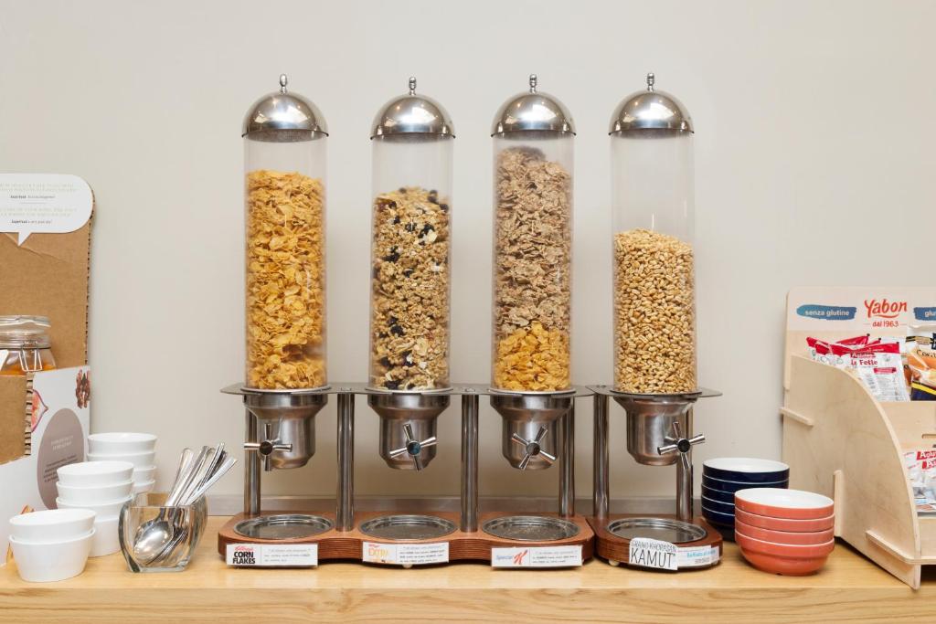 City Hotel & Suites - 17