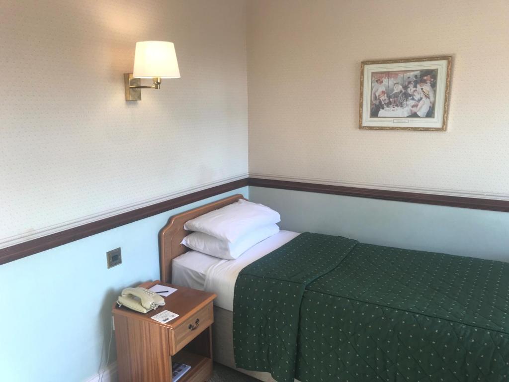 Cairn Hotel - 