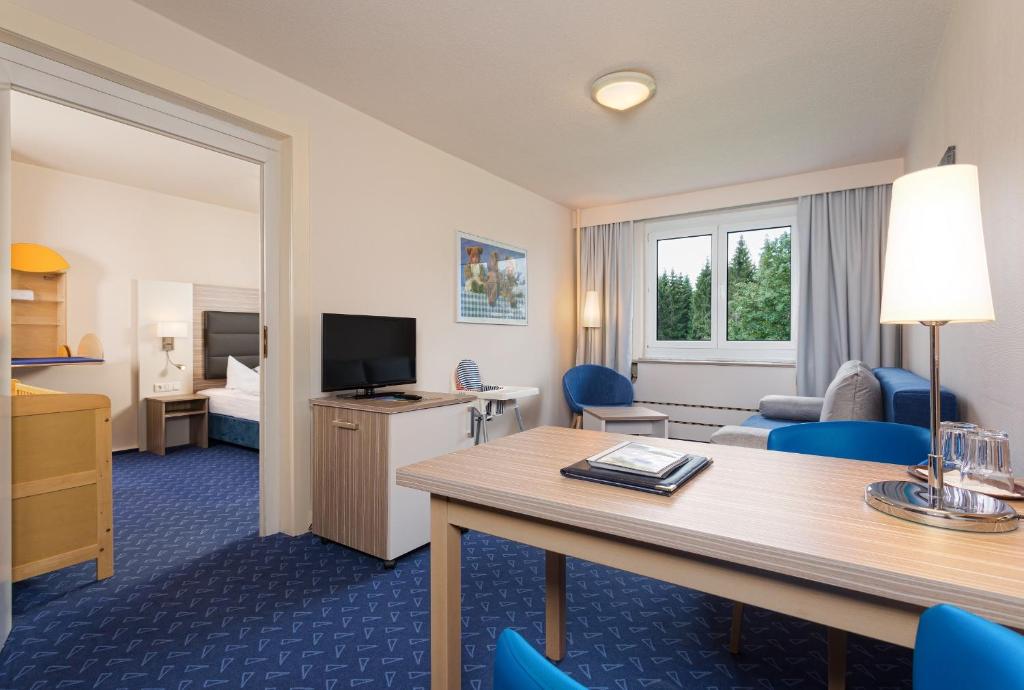 TV a/nebo společenská místnost v ubytování Hotel Am Bühl