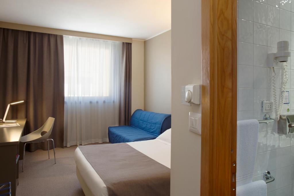 City Hotel & Suites - 6