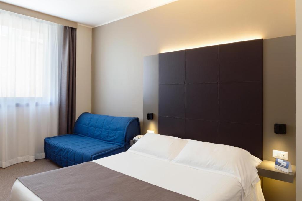 City Hotel & Suites - 7