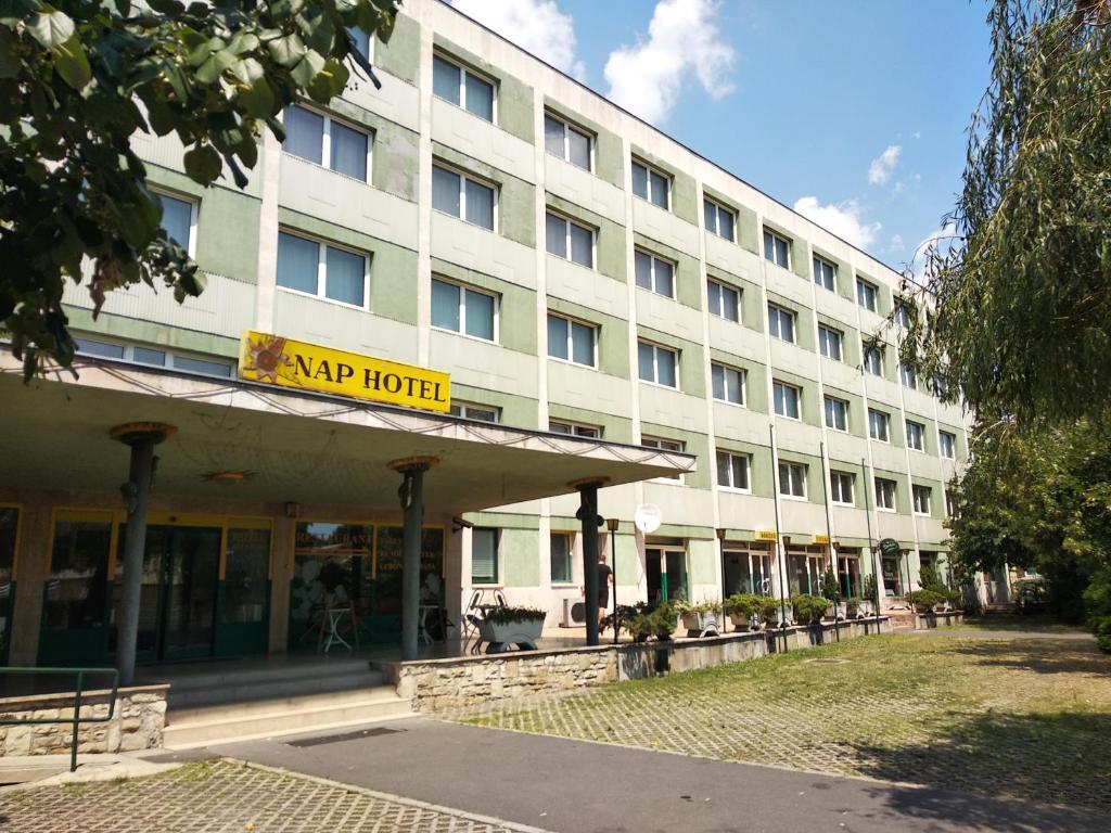 a large white building with aap hotel sign on it at Hotel Nap in Budapest