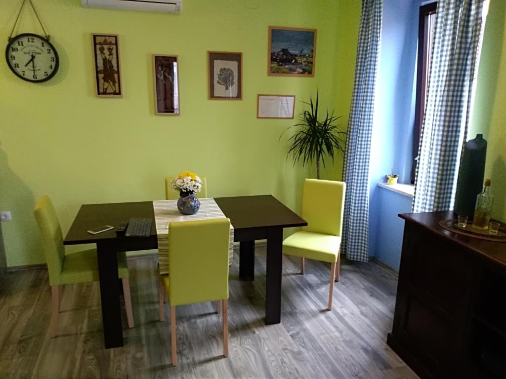 Nuotrauka iš apgyvendinimo įstaigos Flora Lovrane galerijos