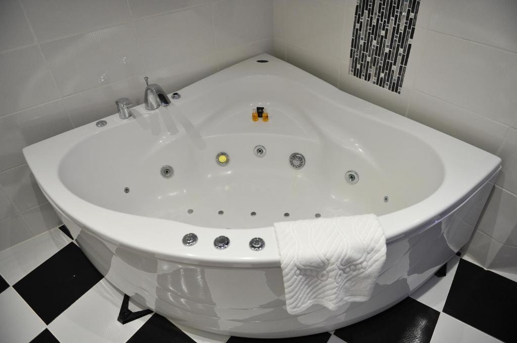 B&B Villa Pipacs - Queen Room With Spa Bath
