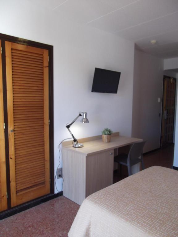 TV a/nebo společenská místnost v ubytování Hotel Mediterrani Express