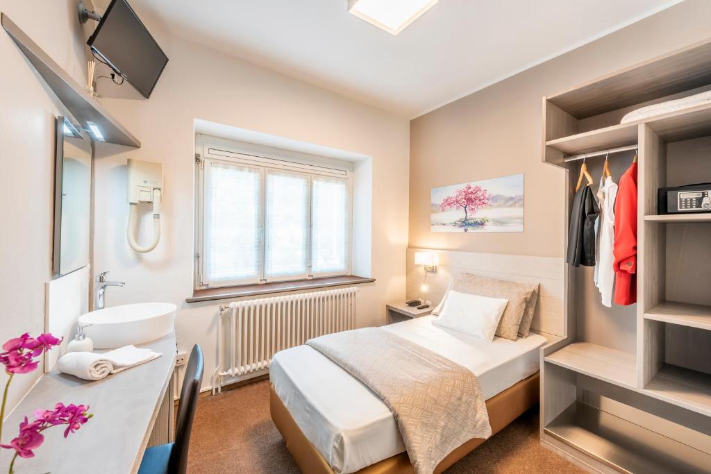 Postel nebo postele na pokoji v ubytování Albergo Ristorante Svizzero