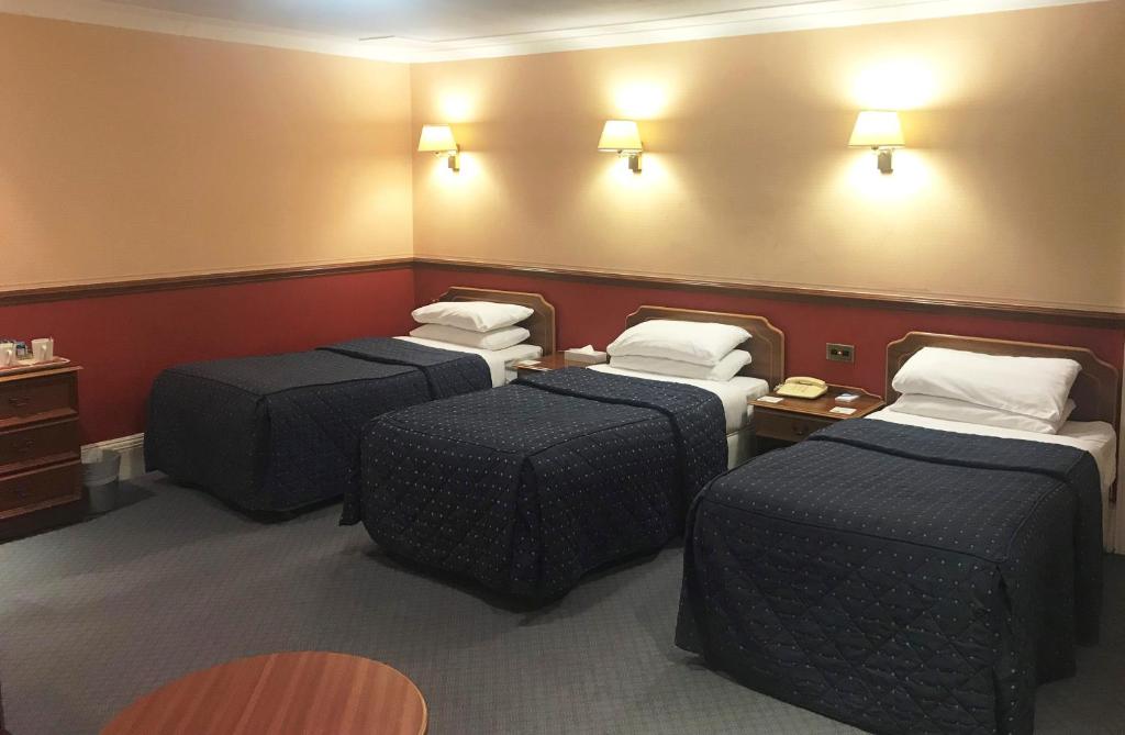Cairn Hotel - Triple Room