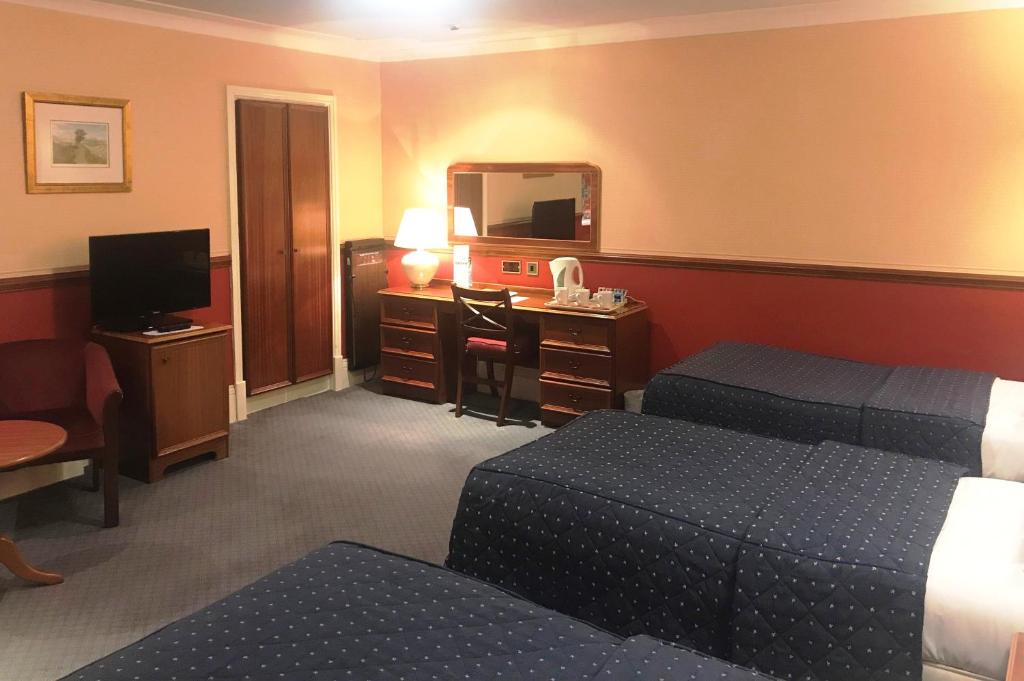 Cairn Hotel - 