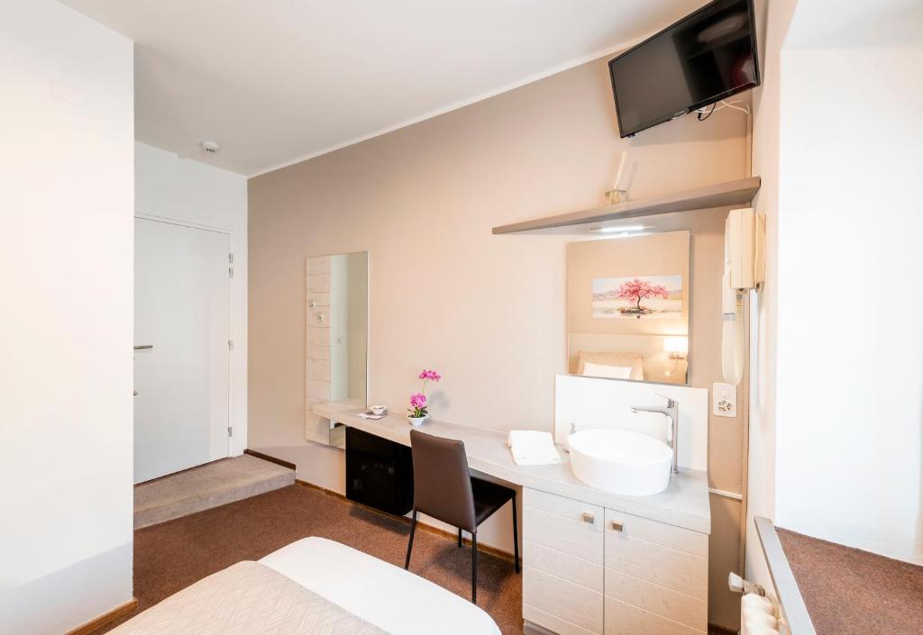 Postel nebo postele na pokoji v ubytování Albergo Ristorante Svizzero
