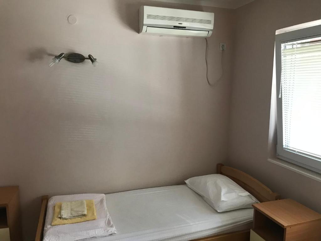 Postel nebo postele na pokoji v ubytování Apartmani Tomovic