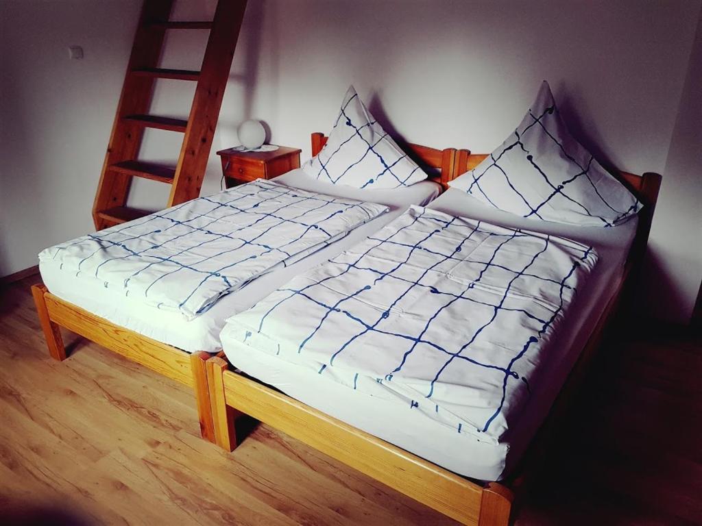 Postel nebo postele na pokoji v ubytování Komblówka