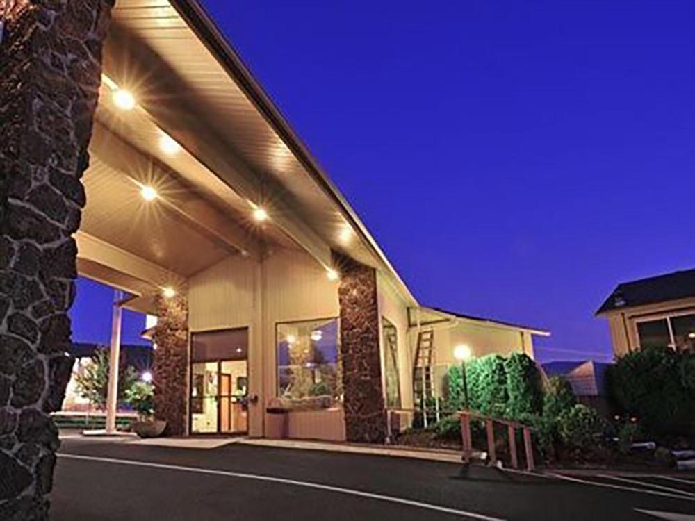 Red Lion Inn & Suites Grants Pass, Grants Pass (updated prices 2025)